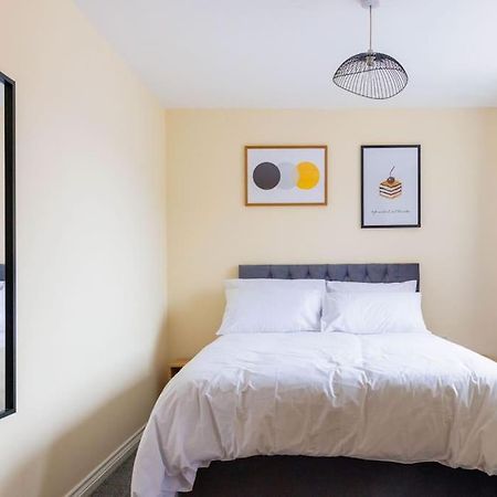 Stylish 3 Bedroom And Free Parking Thamesmead  Eksteriør bilde