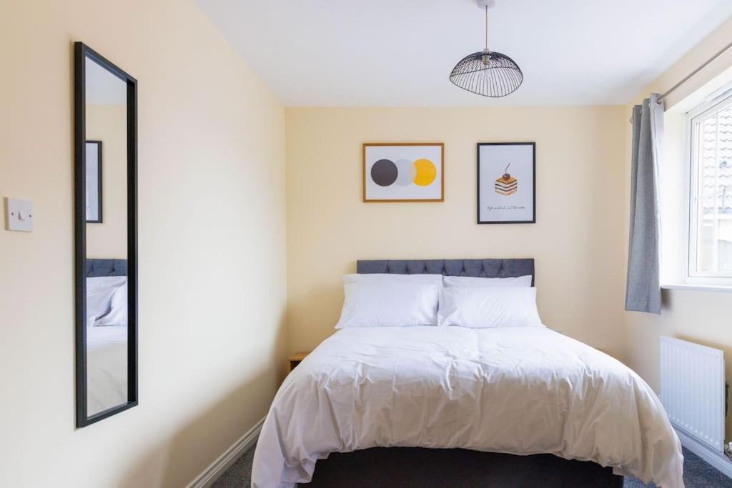 Stylish 3 Bedroom And Free Parking Thamesmead  Eksteriør bilde