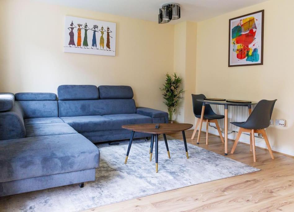 Stylish 3 Bedroom And Free Parking Thamesmead  Eksteriør bilde