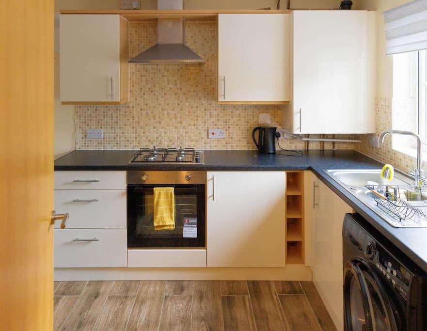 Stylish 3 Bedroom And Free Parking Thamesmead  Eksteriør bilde