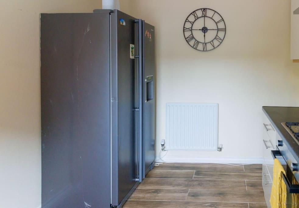 Stylish 3 Bedroom And Free Parking Thamesmead  Eksteriør bilde