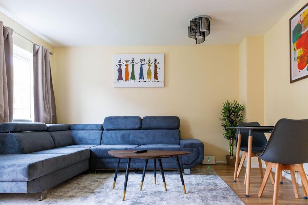 Stylish 3 Bedroom And Free Parking Thamesmead  Eksteriør bilde